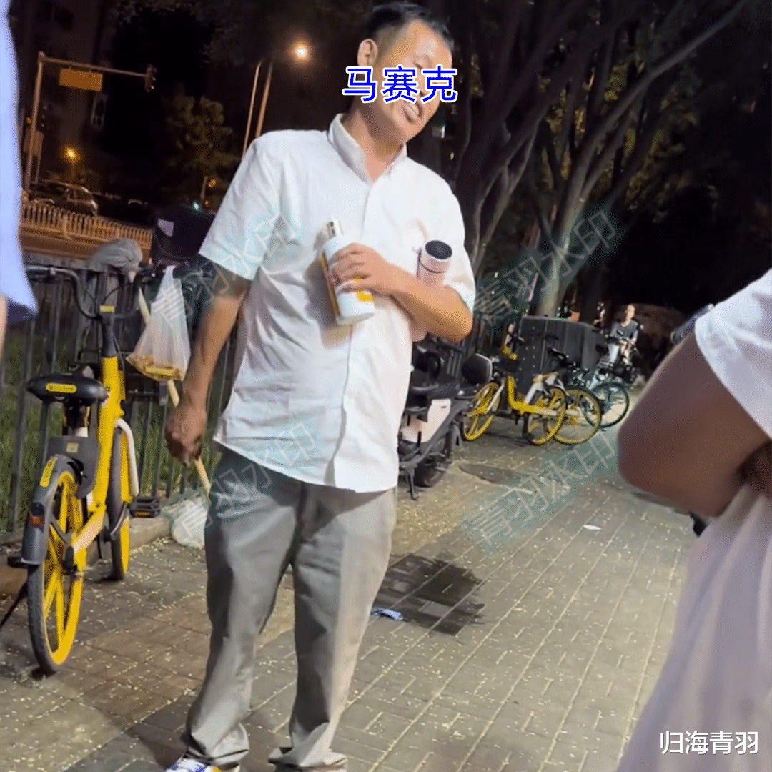 北京一男子酒后大闹饭店,不但不给钱,面对民警很嚣张:就是没钱