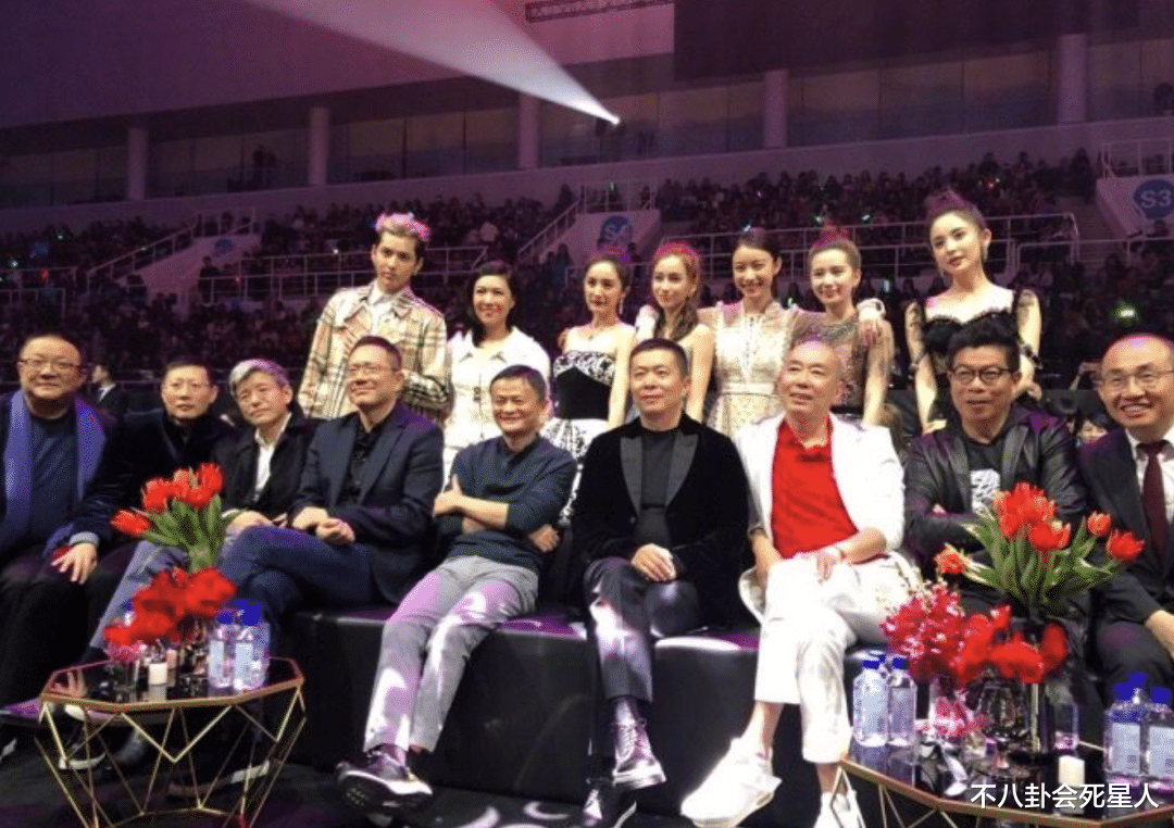 李连杰|?“钞能力”体现了!明星遇富豪窘态百出,差点走光也只能微笑