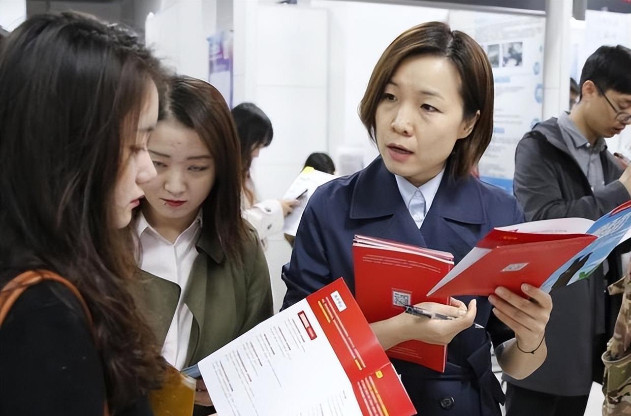 杭州|杭州一男子实习月薪9000，因不会word冒充中专学历！遭公司辞退！