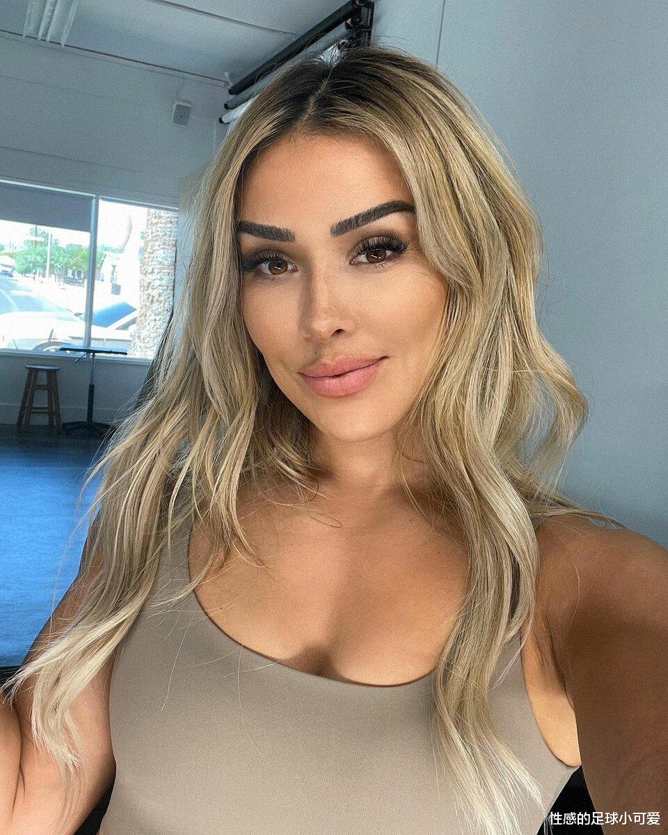 |卡桑德拉·马丁 – 身材完美的健身模特