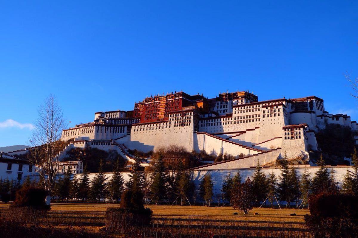 大理|布达拉宫有一神秘地宫，地下八层有一条通道，是通往地心世界的通道？