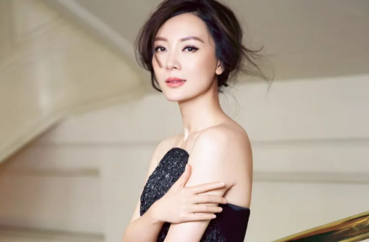 女人上了40岁，这5种“发型”尽量远离，不是扮嫩就是太显老