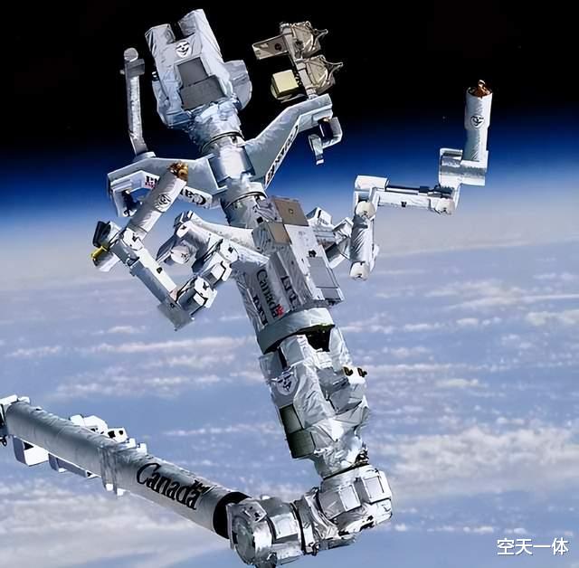 我国空间站将装备第三套机械臂,操作精度5微米,能给细胞做手术