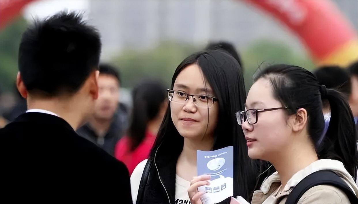 帅哥|深受女公务员青睐的男生职业排行，榜首很有竞争力，长辈也很喜欢