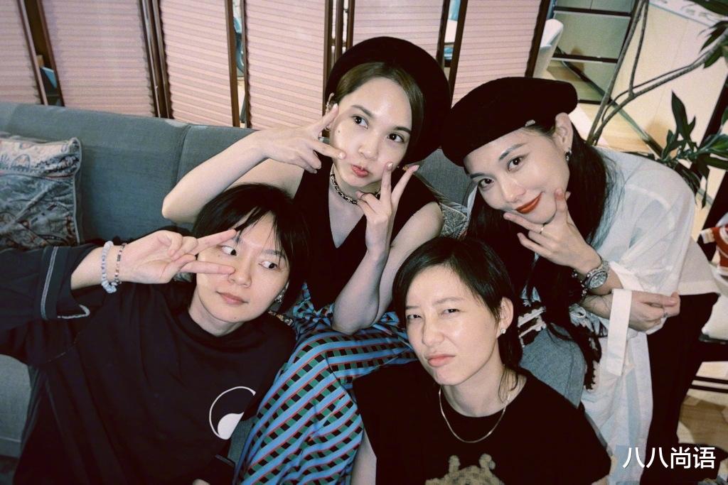 杨丞琳|杨丞琳与周笔畅、李斯丹妮等好友罕见同框，四人长达6小时的聚会