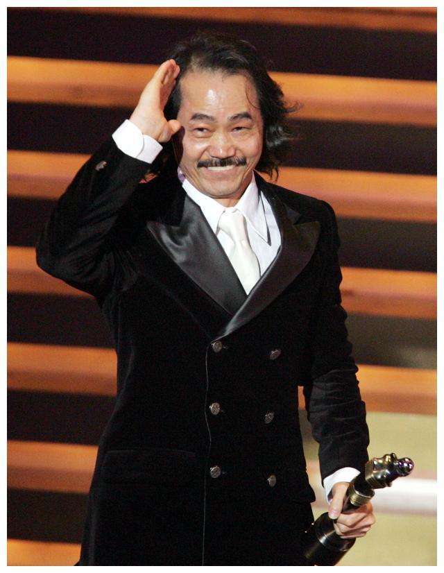 元华|70岁知名武打巨星定居加拿大！身强力壮翻跟斗，状态回春精神佳