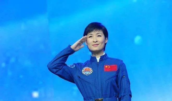 为什么航天员出舱后要坐在椅子上?重力环境的改变影响航天员身体
