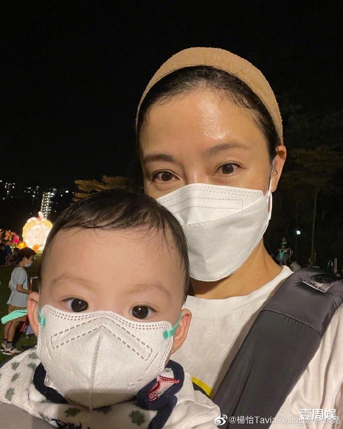 杨怡|杨怡一家四口过中秋，罗仲谦追着女儿拍照，9个月儿子背在身上!