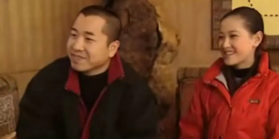 王小利|王小利：与相伴7年的发妻离婚后，转身娶小11岁李琳，他怎样了