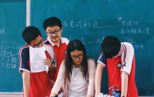 大学|“学美容还是学美发”，中考落榜生到技校报名时的表现，叫人心疼