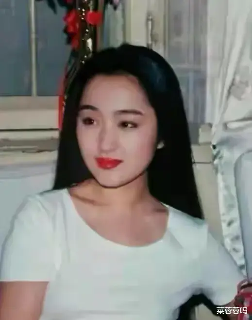 杨钰莹|50岁的杨钰莹，她真不是在装嫩！