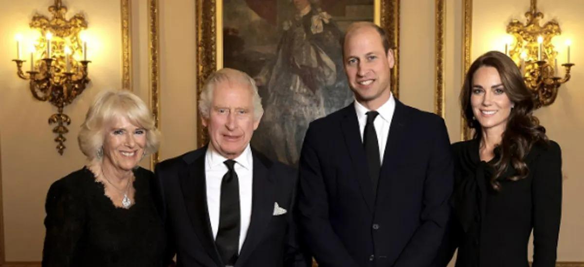 继母|哈里又曝宫廷秘闻!女王不喜欢继母,哥哥父亲不和,凯特改名了