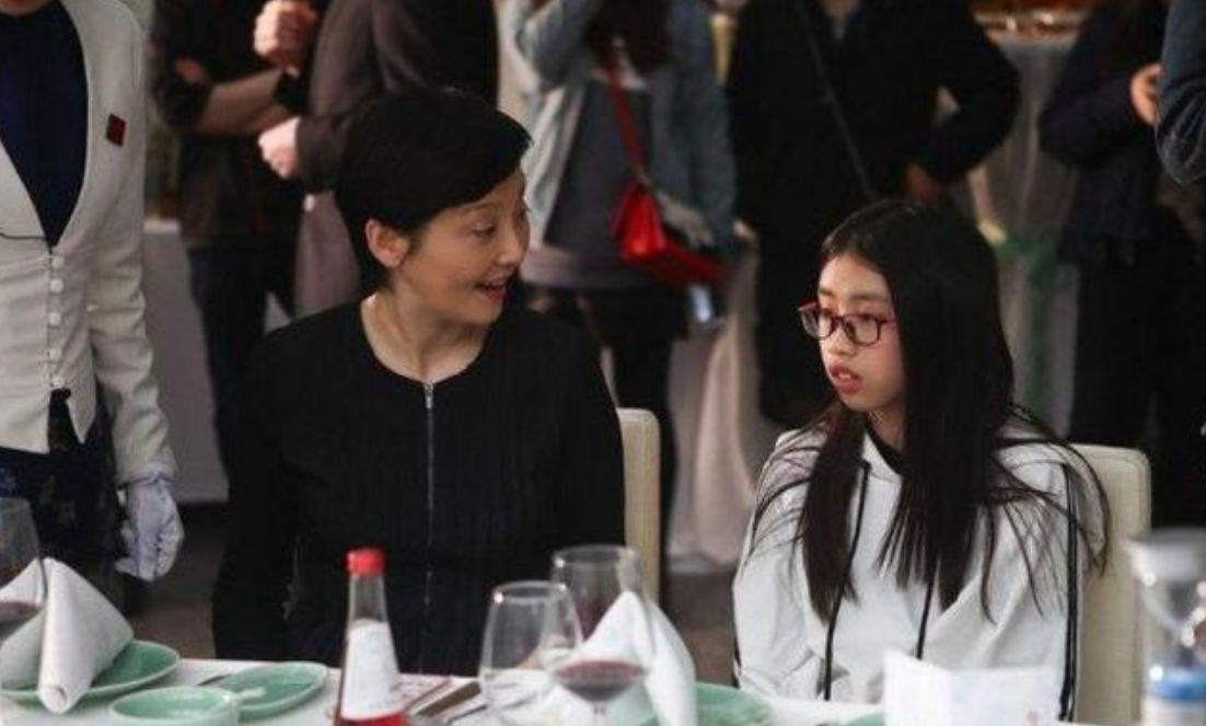 突围|娱乐圈领养孩子的三位导演夫人；为了爱情，各有各的心酸