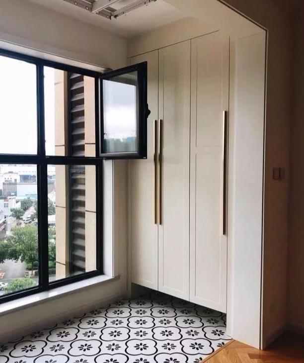 阳台只晒衣服?那是一文不值,这样改造还能多出一房,可值千金