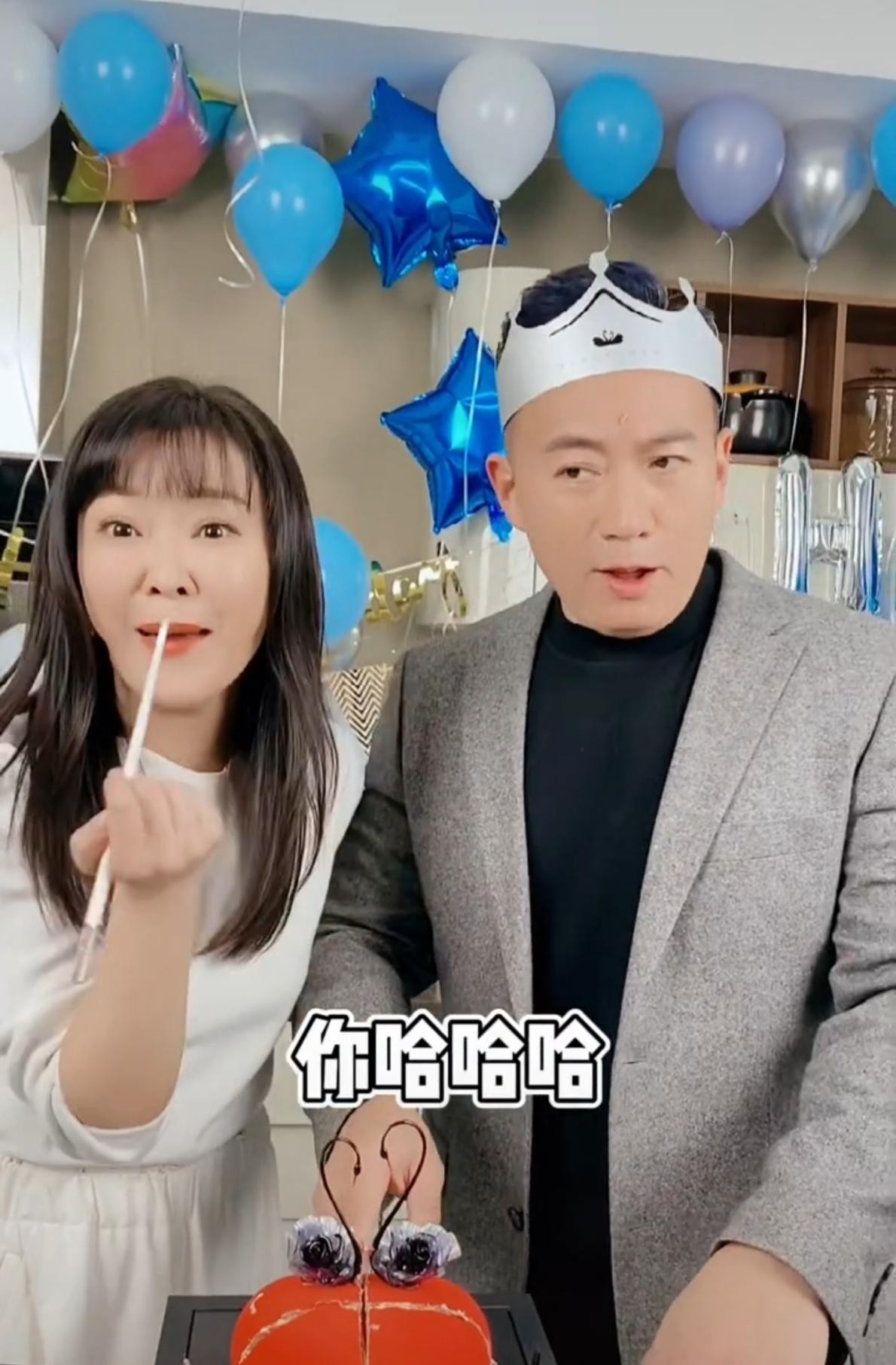 王小骞|前央视主持王小骞给名嘴老公庆生，光蛋糕就要3千，不忘直播捞金