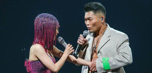 蔡依林|蔡依林小巨蛋演唱会,再披战袍打卡上班!