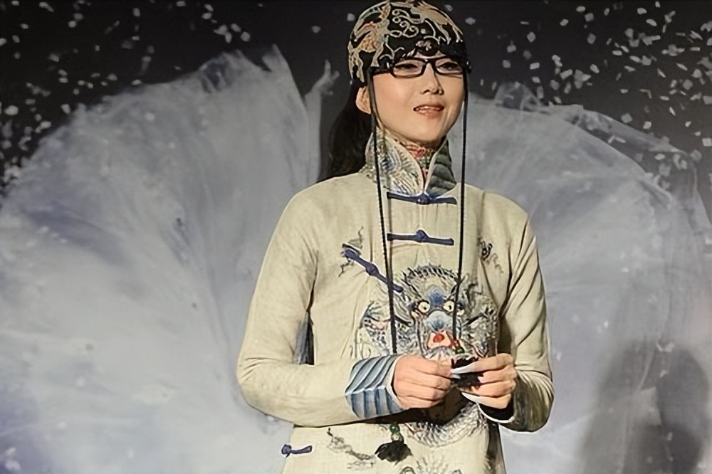 杨丽萍|杨丽萍侄女逛街引围观，身高1米8长腿吸睛，成《雀之灵》接班人？