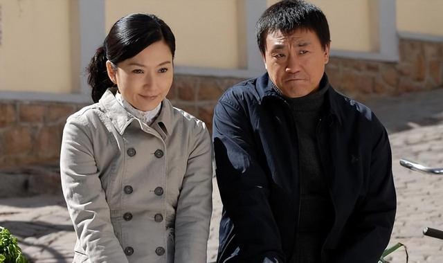 何冰|何冰的尴尬,是谁的过错?