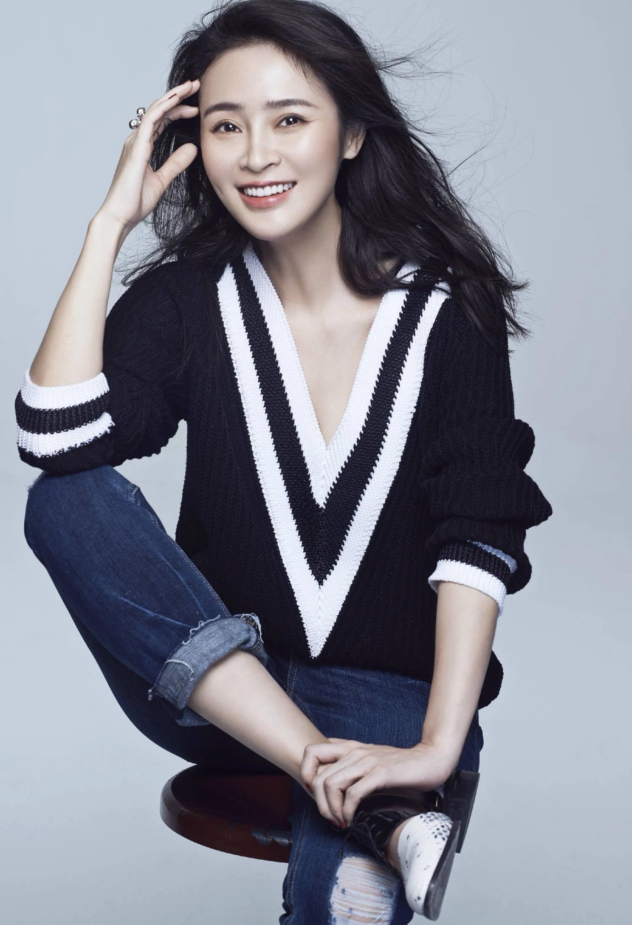 于明加|入圈15年无绯闻，闪婚圈外老公，结婚12年恩爱，一家四口很幸福