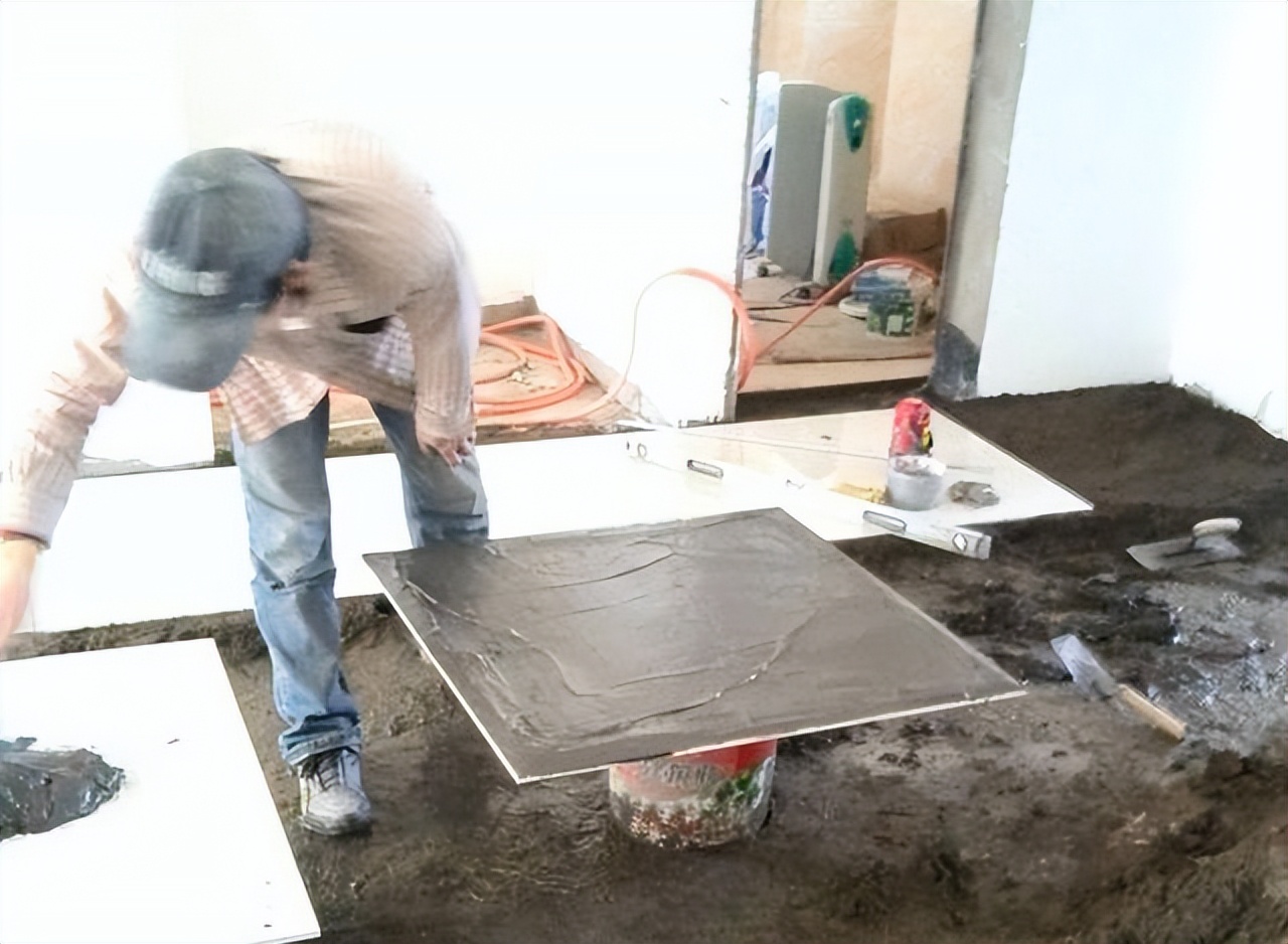 铺瓷砖千万要注意这些细节 别等瓷砖空鼓了再来后悔