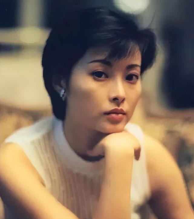 袁立|49岁袁立近照曝光,身材发福星味全无,脸部圆润变化大