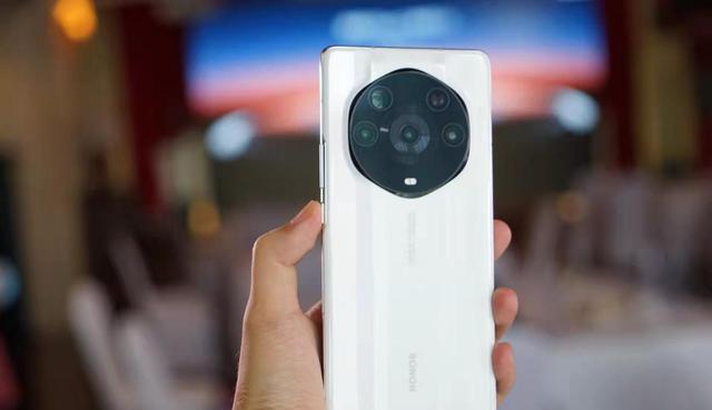 飞利浦·斯塔克|荣耀Magic3至臻版：降下2800退市，赵明真够意思！