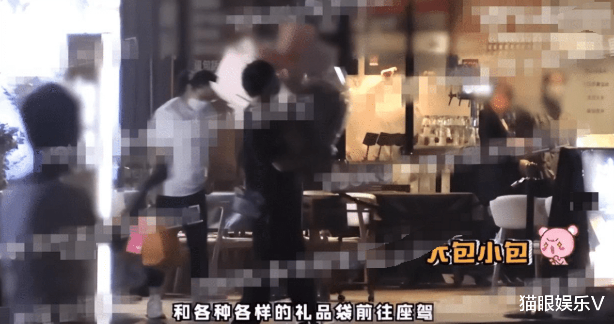 鹿晗|鹿晗关晓彤穿情侣装庆生，送巨大花束引围观，礼物太多助理拿不了