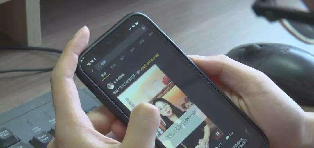 22年湖南小伙刷抖音，突然指着屏幕上一结巴女大喊：失踪29年的姐姐