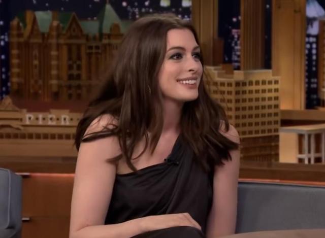 安妮·海瑟薇|颜霸宝宝乔纳森：继承母亲海瑟薇的美貌，1岁险被不靠谱老妈送走