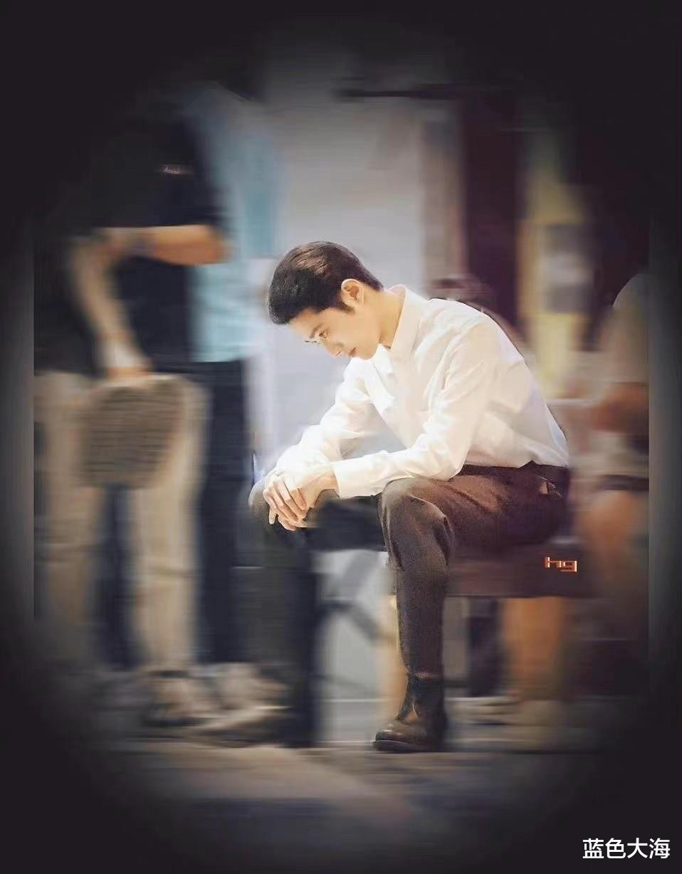 00后|得帅成啥样!00后爱豆出街,粉丝直呼:看到他再也看不到别人的脸