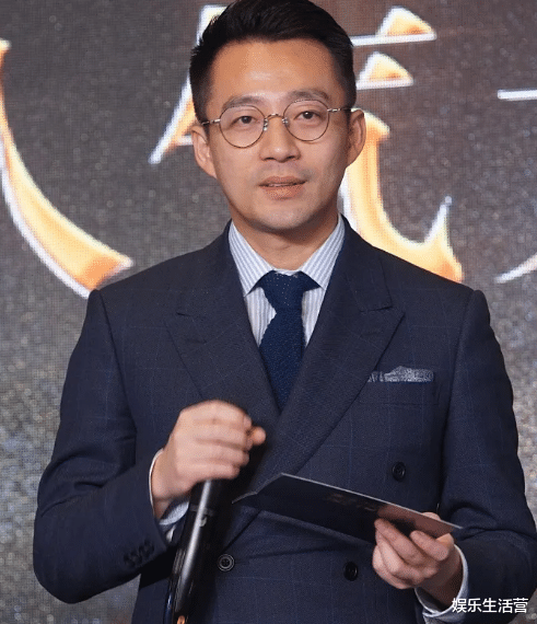 汪小菲|汪小菲抱张颖颖睡觉，在大S婚房咬耳朵，女方底牌曝光小菲成笑话