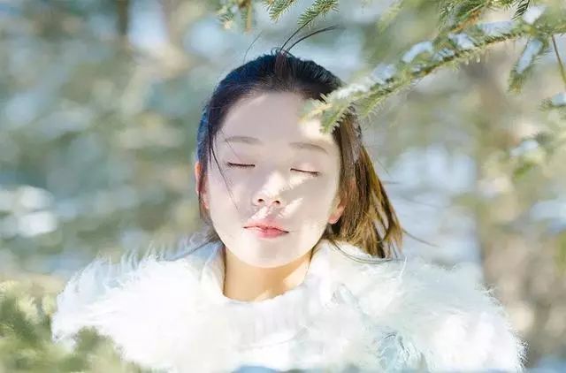 雪天拍照技巧:雪景照怎么拍,8个好看拍照姿势get起来