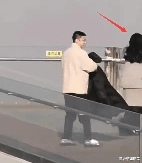 范冰冰|范冰冰罕见秀恩爱,和男友海边亲密拍照,男方颜值抢镜身份不一般