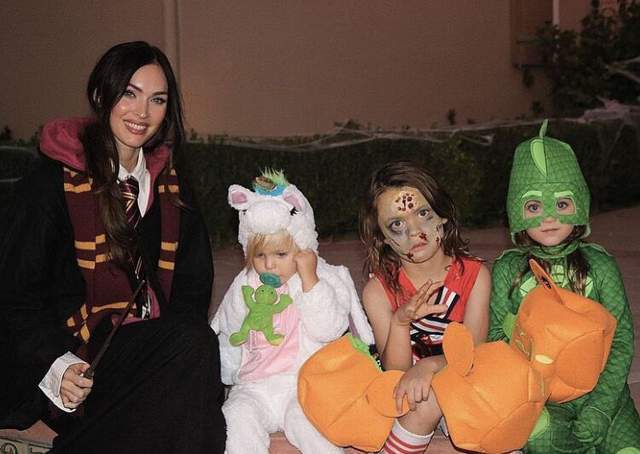 情侣|男友想亲梅根，拒绝冷落他的尴尬瞬间被拍，全脸写着：嫌弃