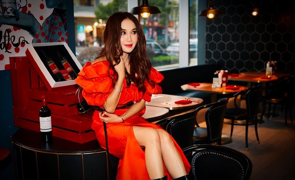 |不老女神是假的,皱纹横生、干瘪松弛、脸僵肿胀,全靠滤镜和修图!