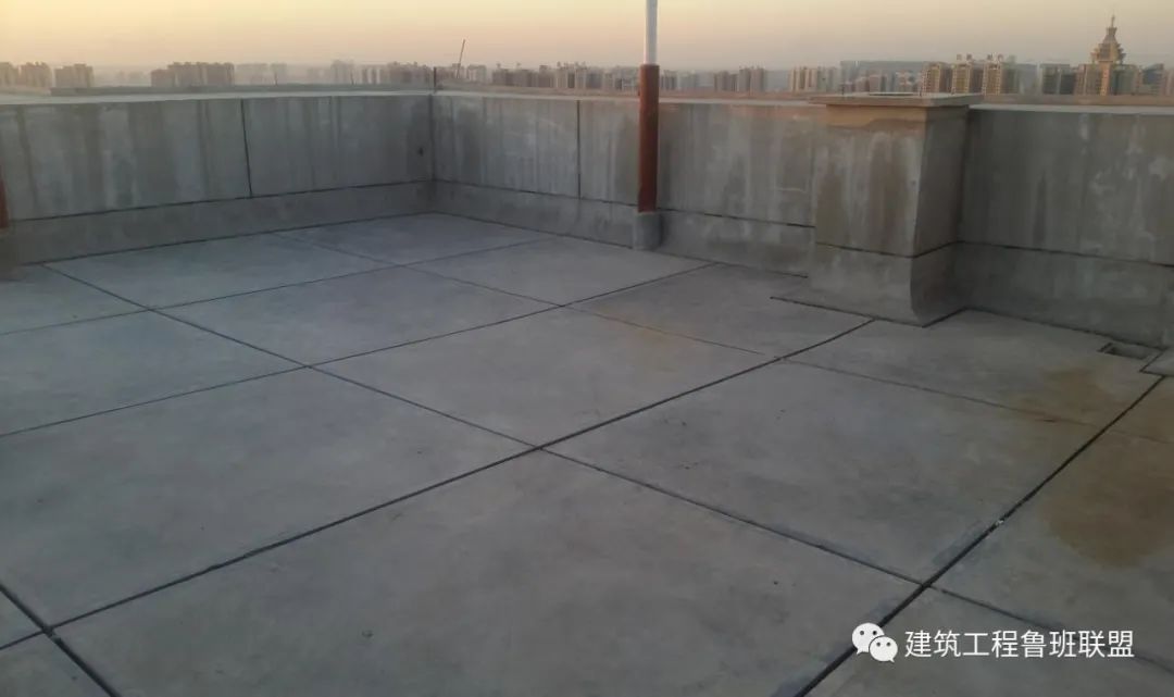 刚性屋面面层如何分仓施工？现场示例！