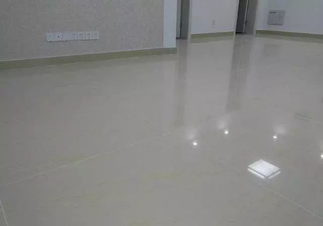 新房的硬装终于收尾了，简装混搭，但亲戚参观后却说很好看!