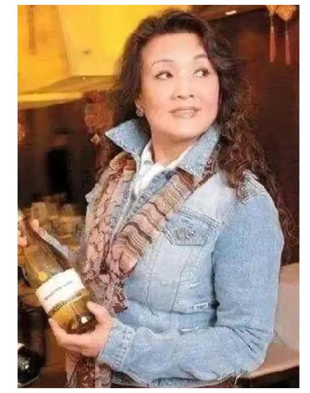 汪小菲父亲与汪母张兰离婚的真正原因是什么