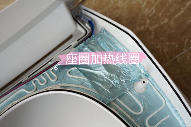 当一个人因为过年回家,被迫离开了智能马桶:真受不了卫生纸