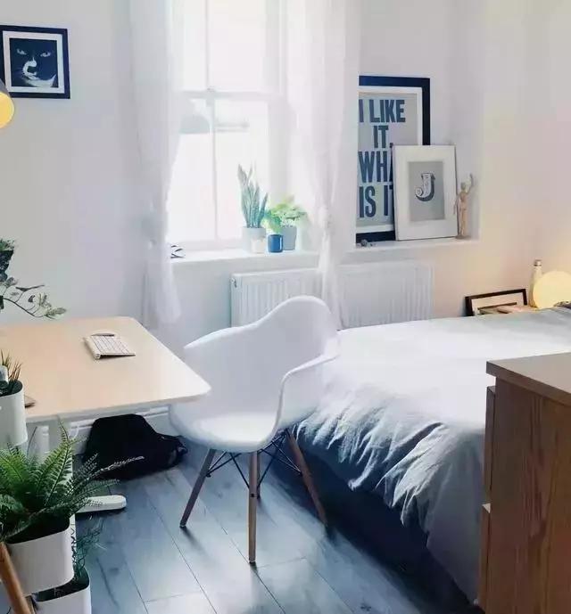 如果卧室连一张1.5米床都放不下，那请看看这份小卧室装修攻略