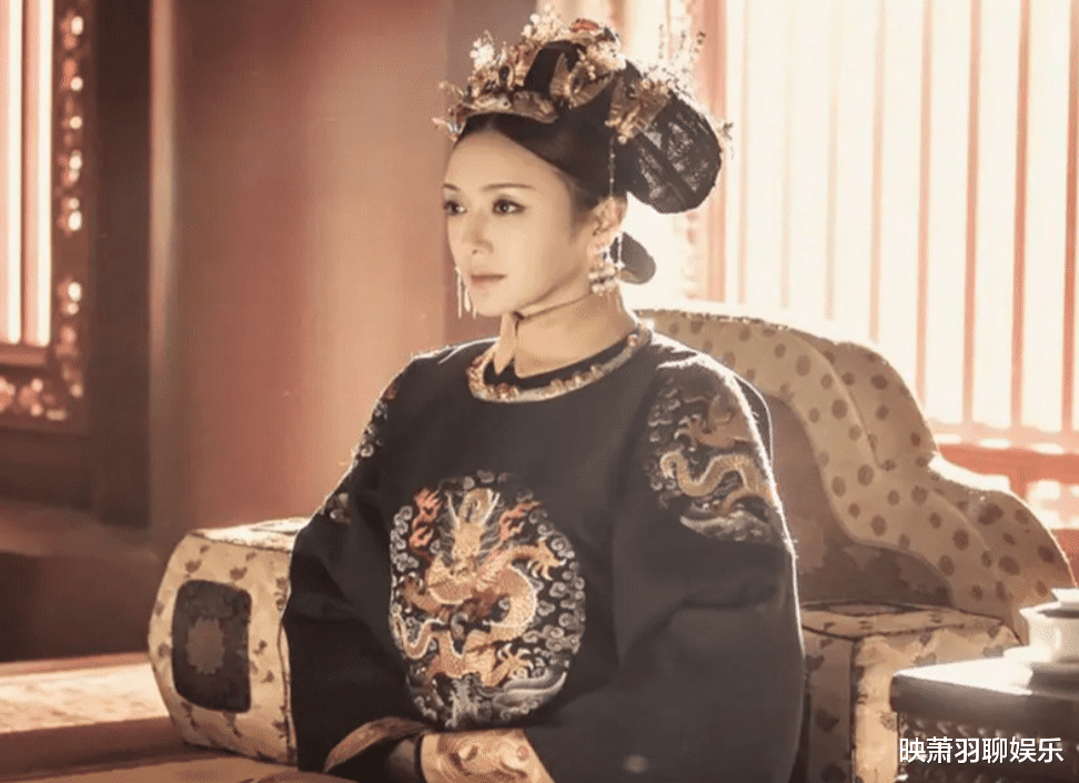 秦岚|秦岚街头拍戏,大口吃烤串没偶像包袱,好身材一览无遗