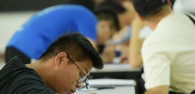 原生家庭|俞敏洪谈毕业季，透露“朋友中做企业的都在裁员”，找工作更难了