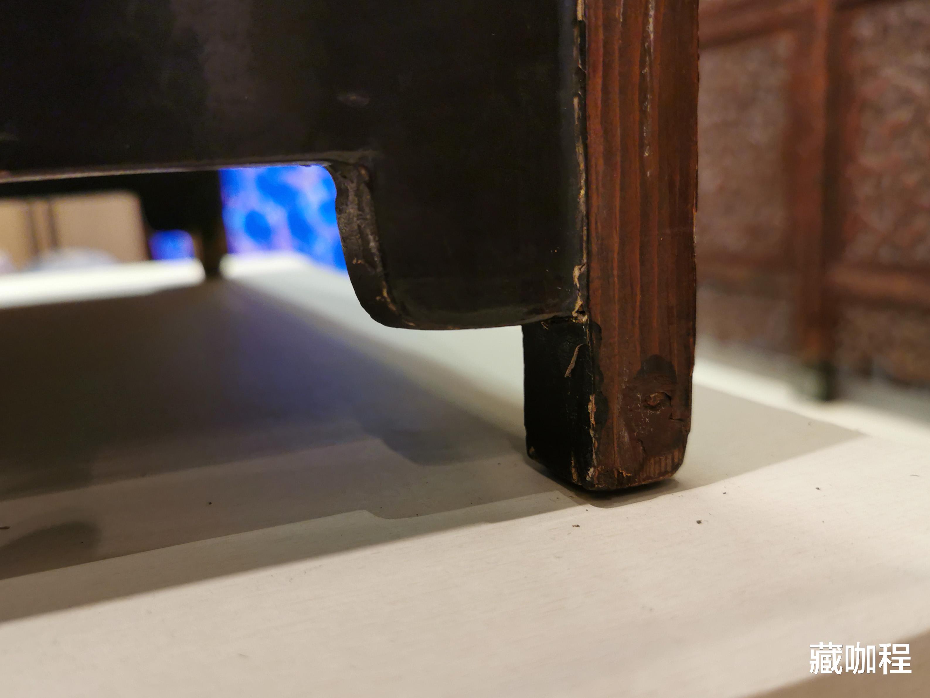 |估价四五十万元,黄花梨框黑漆面小方角柜流拍