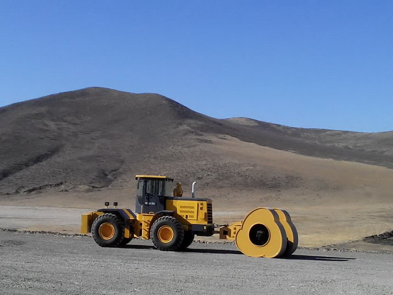 三角碾压路机冲击碾压技巧 三角碾压路机的多种用途