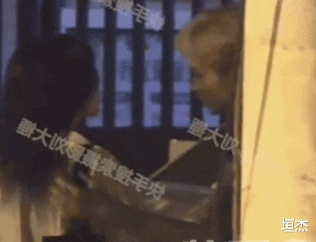 明星|30岁岳岳1夜会3女!拥吻窦唯女儿,直播回怼:不要关注明星的裤裆