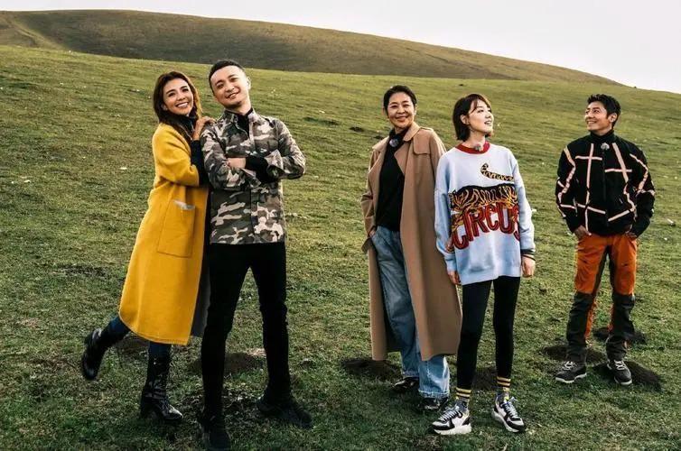 曹可凡|央视主持王冠:曾和曹可凡传绯闻,38岁依旧单身,婚姻让父母担忧!