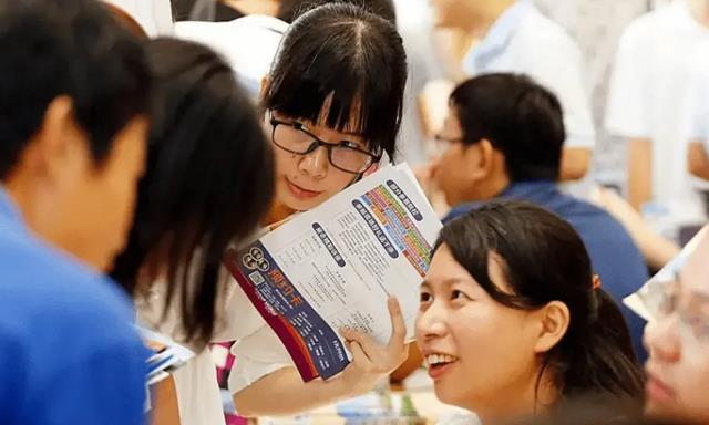 录取通知书|考生晒专科录取通知书，遭到网友讥讽，当看到专业后纷纷不说话了