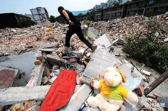 2008年,汶川抗震救灾志愿队队长自首:我是逃犯,已经逃亡11年了