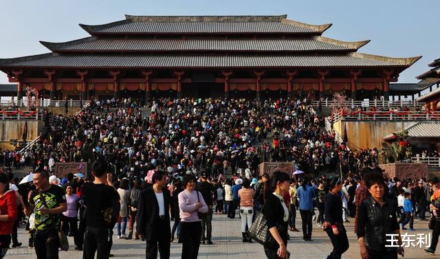 横店|横店的现状：戏服堆成垃圾山，美若天仙的美女遍地都是