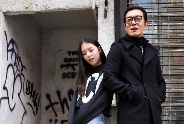 易烊千玺|纪实：18年李咏做完最后一次化疗，交代妻子：别把我的遗体运回国